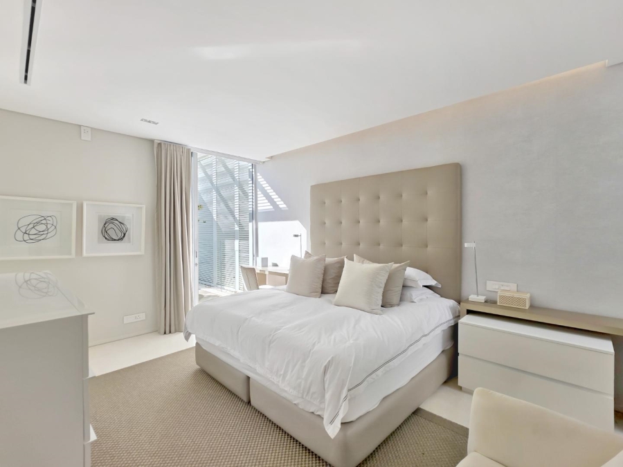 5 Bedroom Property for Sale in Fresnaye Western Cape